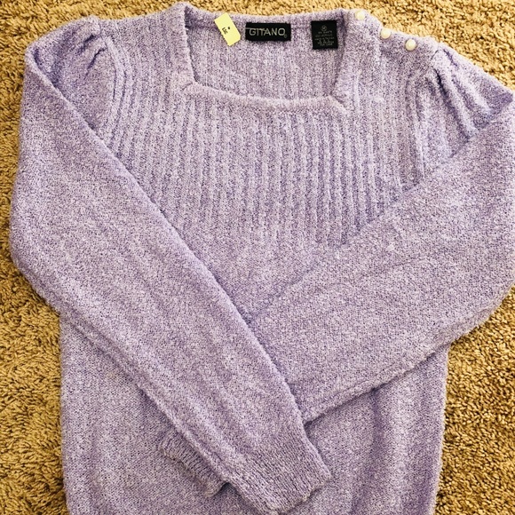 Sweater with simple details - Picture 3 of 4